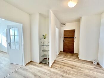 Pronájem bytu 1+1 v osobním vlastnictví 43 m², Praha 8 - Bohnice