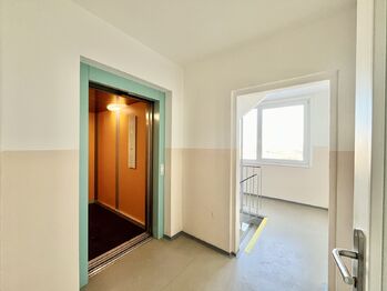 Pronájem bytu 1+1 v osobním vlastnictví 43 m², Praha 8 - Bohnice