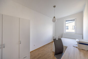 Pronájem domu 134 m², Praha 4 - Cholupice