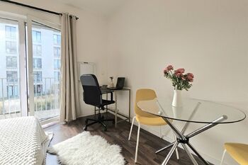 pokoj - Pronájem bytu 1+kk v osobním vlastnictví 31 m², Praha 9 - Libeň