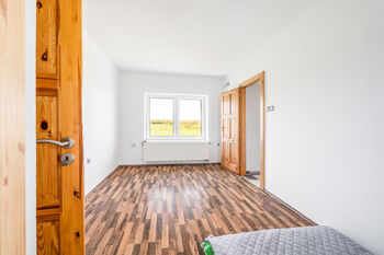 1. NP pokoj 16,3 m2 - Prodej domu 460 m², Lišov