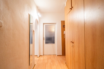 Vstupní chodba - Prodej bytu 2+1 v osobním vlastnictví 64 m², Janské Lázně