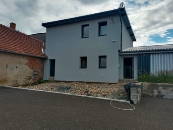 Pronájem obchodních prostor 160 m², Račice