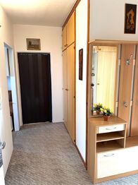 chodba - Prodej bytu 3+1 v osobním vlastnictví 65 m², Plzeň