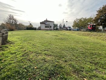 Prodej pozemku 785 m², Velký Osek