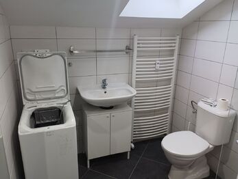 Koupelna s WC - Pronájem bytu 2+kk v osobním vlastnictví 56 m², Rakovník