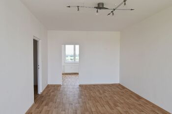 OBÝVACÍ POKOJ - Pronájem bytu 3+1 v osobním vlastnictví 74 m², České Velenice