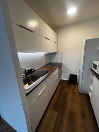 Kuchyně - Pronájem bytu 2+kk v osobním vlastnictví 43 m², Praha 8 - Bohnice