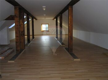 Pronájem kancelářských prostor 503 m², Pyšely