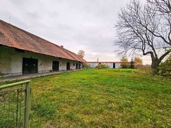 Prodej pozemku 11117 m², Hradec Králové