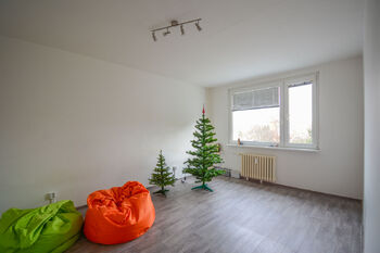 dětský pokoj  - Prodej bytu 3+1 v osobním vlastnictví 77 m², Hradec Králové