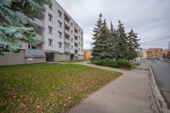 ulice - Prodej bytu 3+1 v osobním vlastnictví 77 m², Hradec Králové