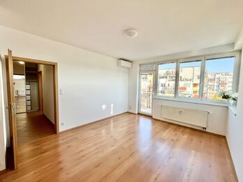 Pronájem bytu 2+kk v osobním vlastnictví 57 m², Praha 9 - Vysočany