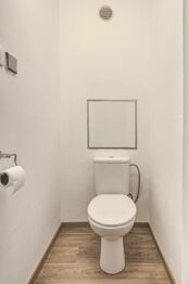 WC - Pronájem bytu 4+kk v osobním vlastnictví 143 m², Praha 5 - Slivenec