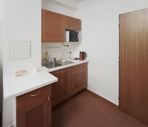 vlastní kuchyňka - Pronájem kancelářských prostor 46 m², Praha 5 - Hlubočepy