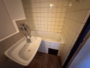 Pronájem bytu 1+kk v osobním vlastnictví 23 m², Praha 8 - Kobylisy