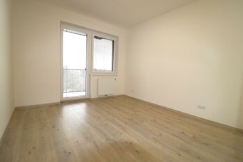 2. samostatný pokoj - Pronájem bytu 2+kk v osobním vlastnictví 76 m², Praha 9 - Letňany