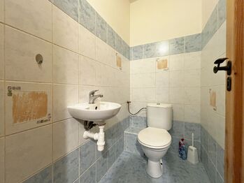 samostatné wc - Pronájem bytu 2+1 v osobním vlastnictví 59 m², České Budějovice