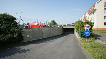 Prodej garážového stání 20 m², Praha 6 - Suchdol