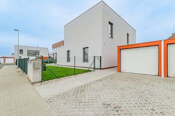 Prodej bytu 3+kk v osobním vlastnictví 110 m², Hostouň