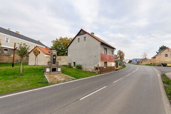 Prodej domu 298 m², Zabrušany