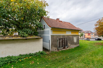 Prodej domu 298 m², Zabrušany