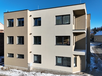 Pohled na dům  - Prodej bytu 3+kk v osobním vlastnictví 71 m², Jablonec nad Nisou