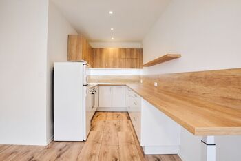 Pronájem bytu 2+kk v družstevním vlastnictví 43 m², Praha 10 - Horní Měcholupy