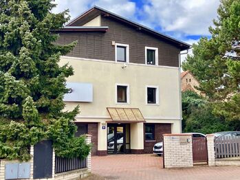 Prodej obchodních prostor 821 m², Praha 8 - Březiněves