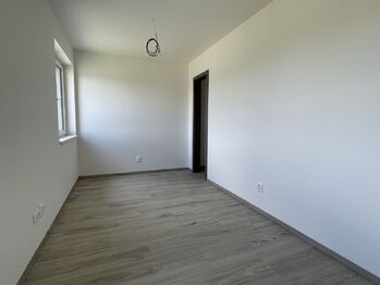 ilustrační fotografie z prodané II. etapy výstavby - Prodej domu 168 m², Buštěhrad