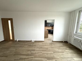 obývací pokoj - Prodej bytu 3+1 v osobním vlastnictví 71 m², Přeštice