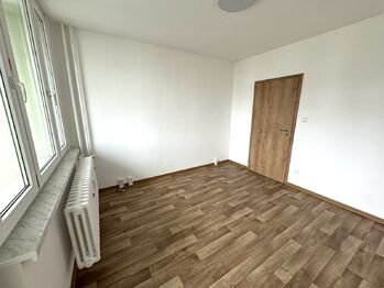 pokoj s lodžií - Prodej bytu 3+1 v osobním vlastnictví 71 m², Přeštice