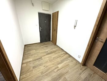 předsíň - Prodej bytu 3+1 v osobním vlastnictví 71 m², Přeštice