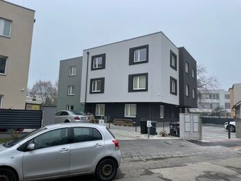 Pronájem bytu 1+kk v osobním vlastnictví 29 m², Praha 9 - Hloubětín