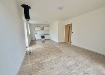 Pronájem domu 85 m², Rozstání