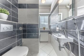 Wc přízemí - Prodej domu 152 m², Praha 9 - Újezd nad Lesy