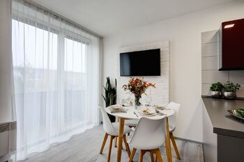 jídelní stůl - Prodej bytu 3+kk v osobním vlastnictví 55 m², Brno