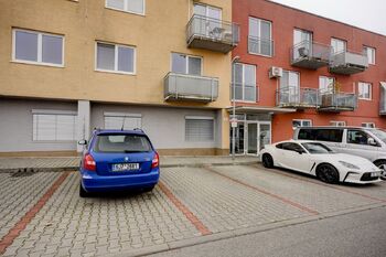 parkovací místo foto 2 - Prodej bytu 3+kk v osobním vlastnictví 55 m², Brno