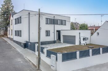 pohled na dům - Pronájem bytu 2+kk v osobním vlastnictví 39 m², Kladno