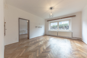 Obývací pokoj přízemí - Prodej domu 152 m², Praha 4 - Modřany