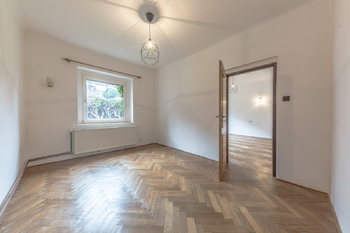 Ložnice přízemí - Prodej domu 152 m², Praha 4 - Modřany