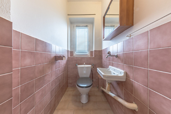 Wc přízemí - Prodej domu 152 m², Praha 4 - Modřany