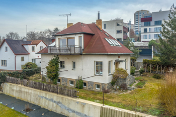 Severní pohled na dům - Prodej domu 152 m², Praha 4 - Modřany