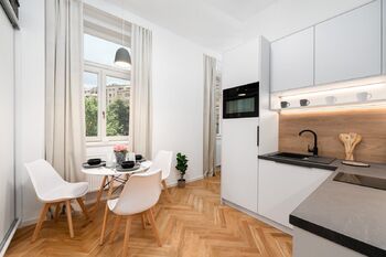 Prodej bytu 1+kk v osobním vlastnictví 1467 m², Praha 7 - Bubeneč