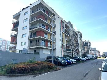 pohled na dům - Prodej bytu 3+kk v osobním vlastnictví 97 m², Praha 5 - Zličín