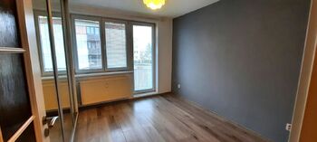 ložnice s balkonem - Pronájem bytu 3+1 v osobním vlastnictví 72 m², Slavonice