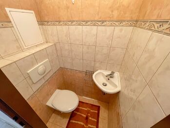 Samostatné WC s umývátkem - Pronájem bytu 3+1 v osobním vlastnictví 63 m², Strakonice