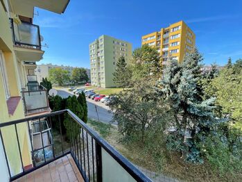 Balkon - pohled do ulice - Pronájem bytu 3+1 v osobním vlastnictví 63 m², Strakonice