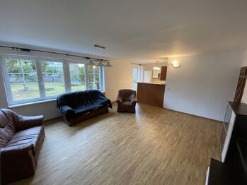 Obývací pokoj 1b - Pronájem domu 92 m², Hostivice