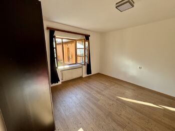 Obývací část 2 - Pronájem bytu 1+kk v osobním vlastnictví 28 m², Praha 4 - Modřany